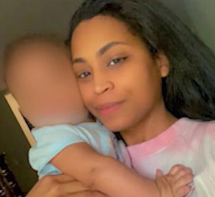 Single mom who let one-year-old son die in hot car begs to have murder charge dropped