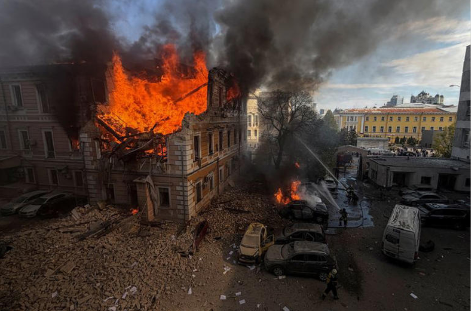 Firefighters attempt to extinguish fire at the site of the Ukraine's Academy of Sciences building hit by a Russian jet-powered drone strike, amid Russia's attack on Ukraine, in Kyiv, Ukraine, September 28, 2026. REUTERS/Sergiy Chalyi