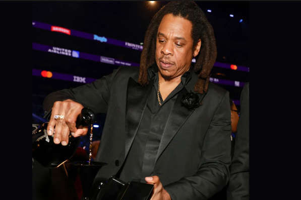 Jay-Z serenades Beyonce on her birthday in first UK show since 2017